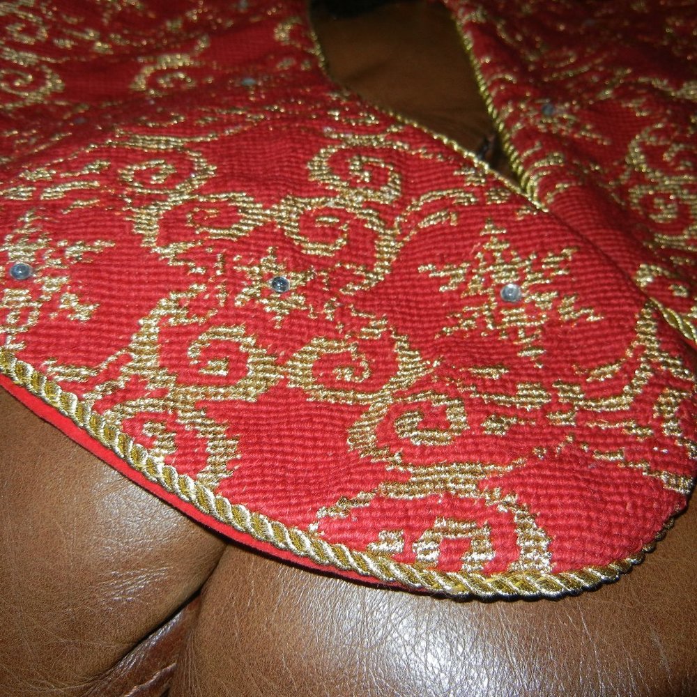 2 NWT BEautiful HOLIDAY Needlepoint Christmas Stockings Red & Gold - Retired - Picture 2 of 4